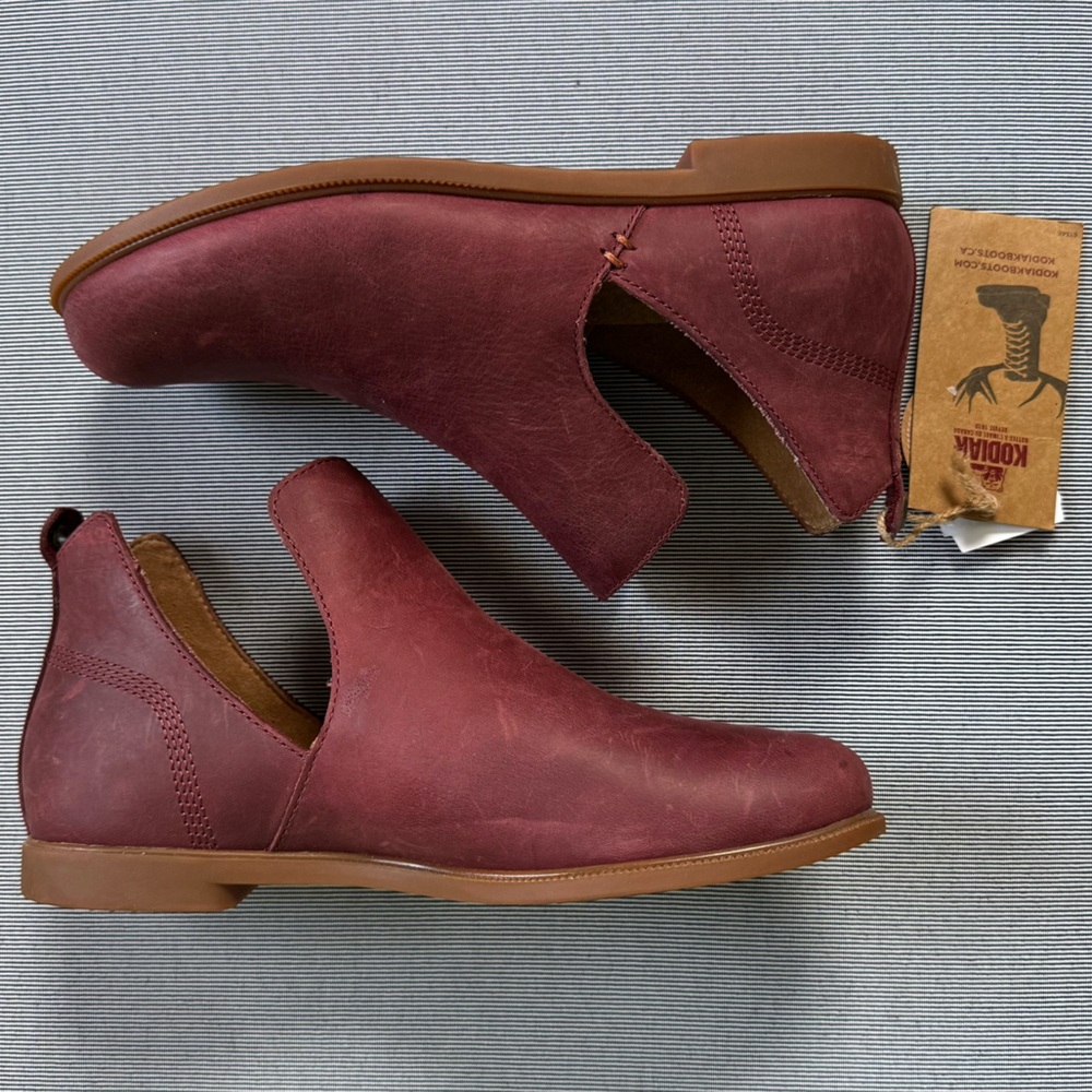 New With Tags Kodiak Low Rider V-cut Burgundy Slip-On Boot